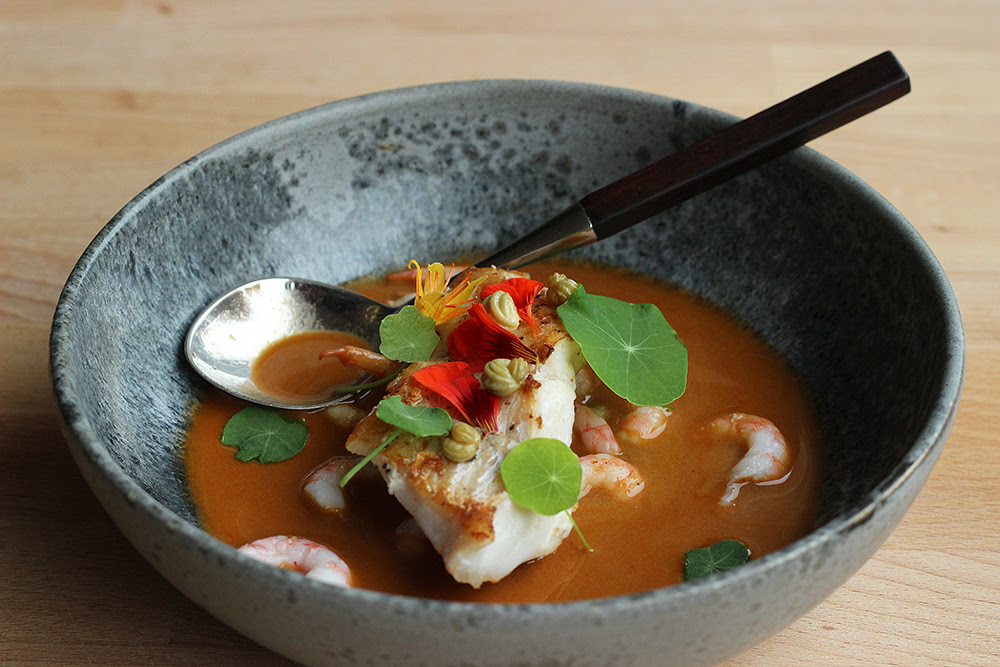 http://gastromad.dk/rodfisk-paa-roget-reje-bisque/