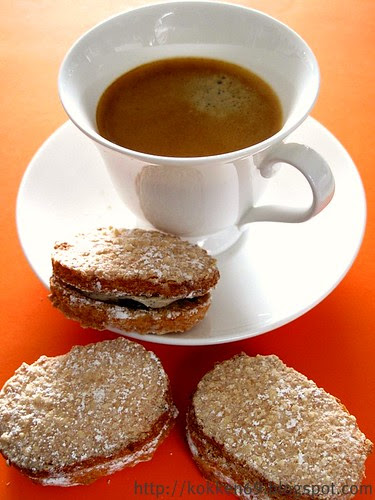 Dacquoise with coffee
