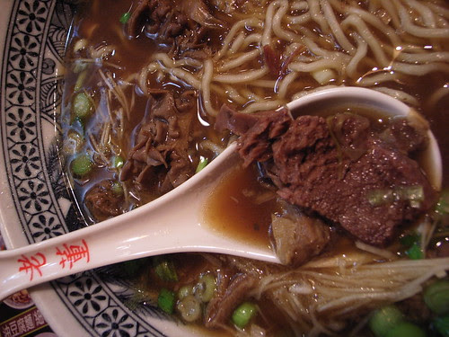 老董牛肉細粉麵店:牛雜麵
