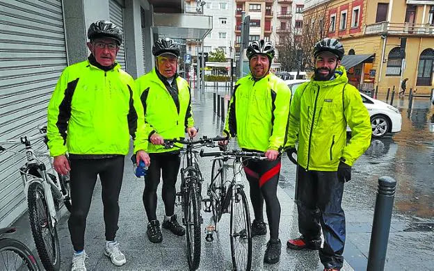 Los jueces de la federación guipuzcoana que validaron el recorrido./