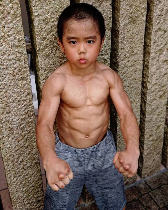 驚くばかりマッチョ 子供 かわいい子供たちの画像