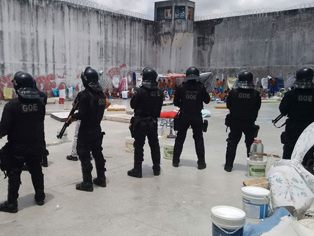 O Grupo de Operações Especiais esteve na penitenciária nesta terça (Foto: Divulgação/GOE)