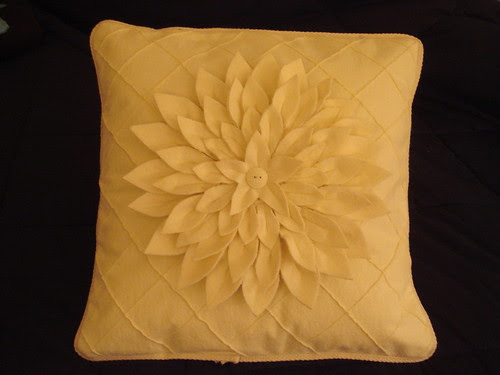 Boom! It's done with the pillow form inside. Amy Butler snow mum pillow.