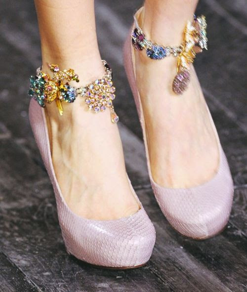 http://www.pinterest.com/pin/58828338857186969/ I am in love with ankle jewelry this summer! #trend #jewelry