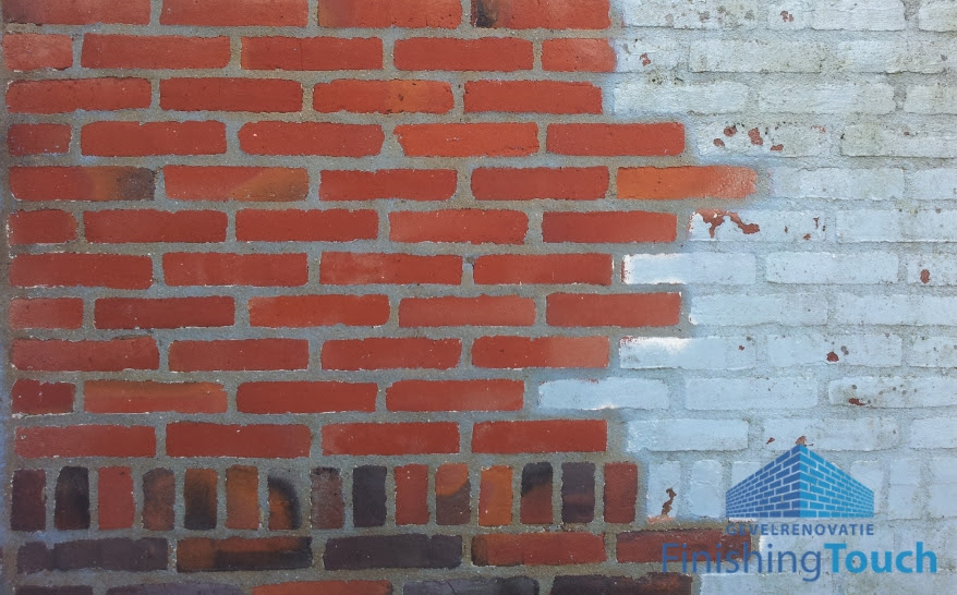 Verf van bakstenen muur verwijderen