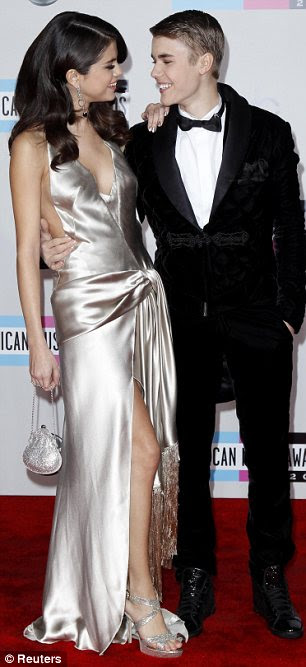 http://i.dailymail.co.uk/i/pix/2011/11/21/article-0-0EE14B5D00000578-793_306x667.jpg