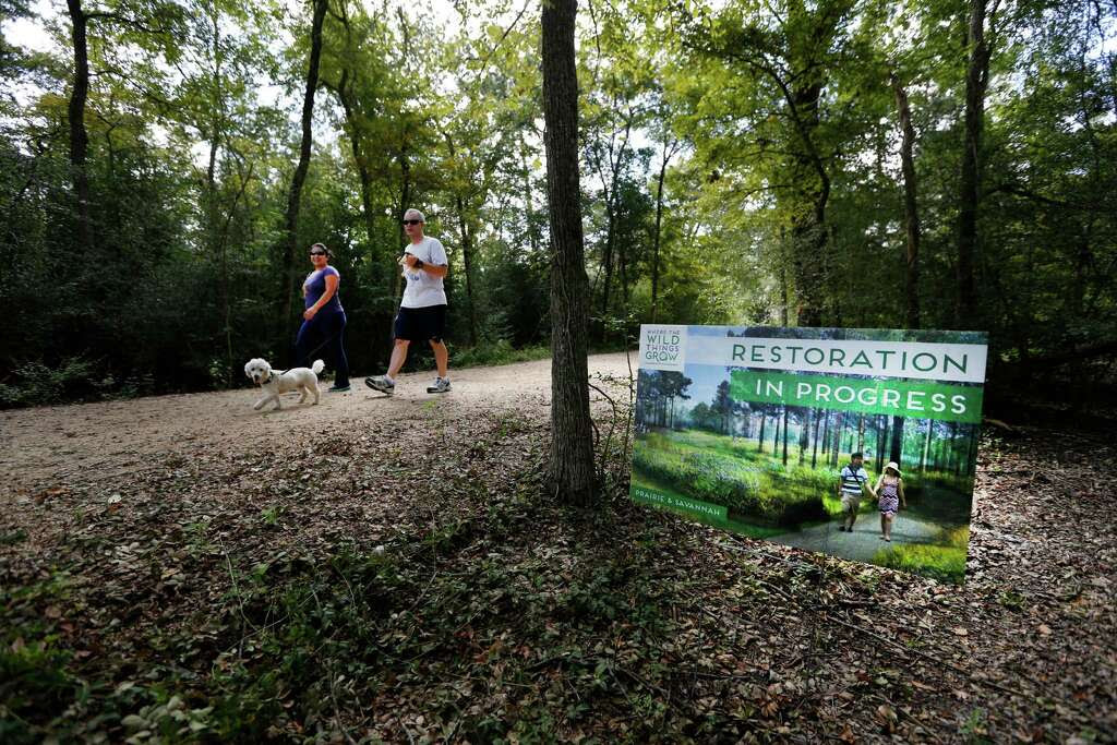 Signs are placed near areas that restoration of The Houston Arboretum & Nature Center trail. Photo: Steve Gonzales, Staff / © 2015 Houston Chronicle