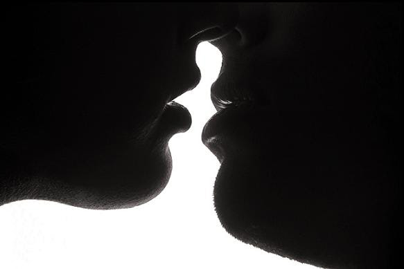 http://klausztrophilian.files.wordpress.com/2009/03/kiss1.jpg