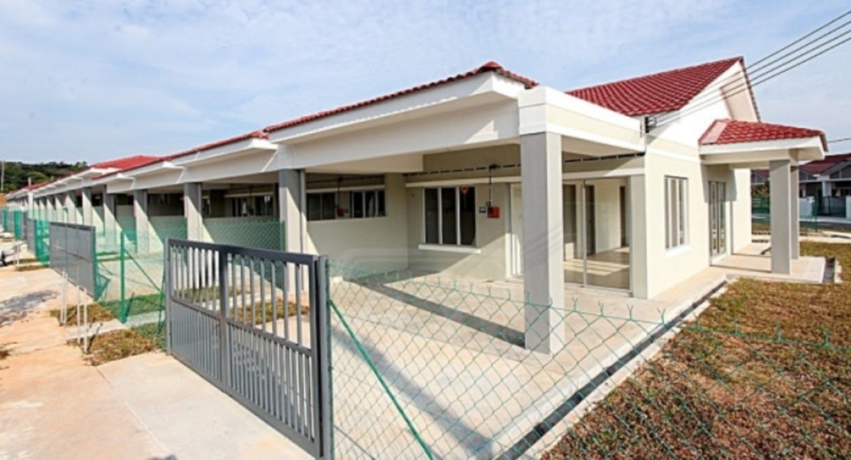 Rumah Segi Tiga Melaka - GAMBAR Masbro Village: Homestay Warna-Warni