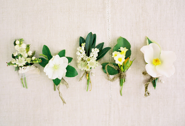 garden-green-and-white-boutonnieres