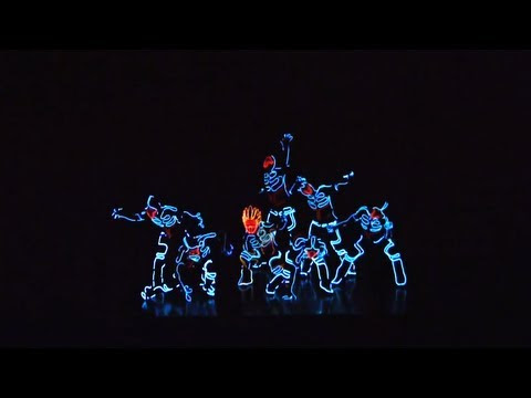video que muestra un baile de hip hop en honor a Tron