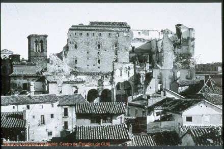 Alcázar e Iglesia de la Magdalena en la Guerra Civil. Toledo.