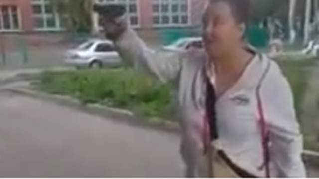 В Новокузнецке пьяная женщина выстрелила в знакомую на детской площадке