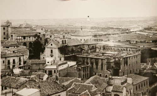 Convento de los Carmelitas incendiado al inicio de la Guerra Civil. Colección Luis Alba