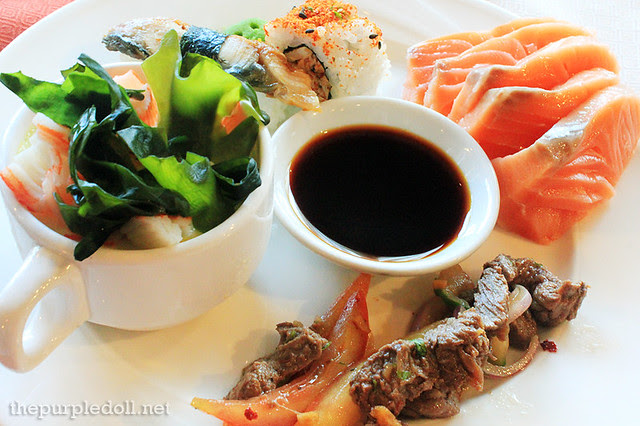 Salmon sashimi, sushi, meats and chawanmushi