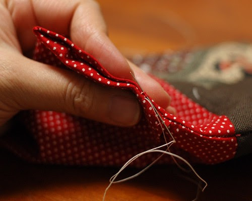 How to make a button pouch with two pockets 17