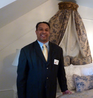 P1150671-2013-01-24-Cathedral-Antiques-Show-Inspiration-House-designer-Jonathon-Gonzales