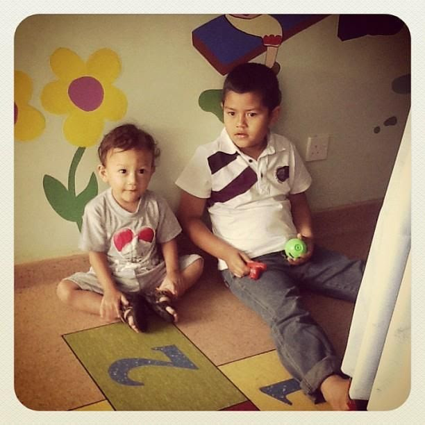 Dua orang geng batuk http://instagr.am/p/KoPAcRQPF1/
