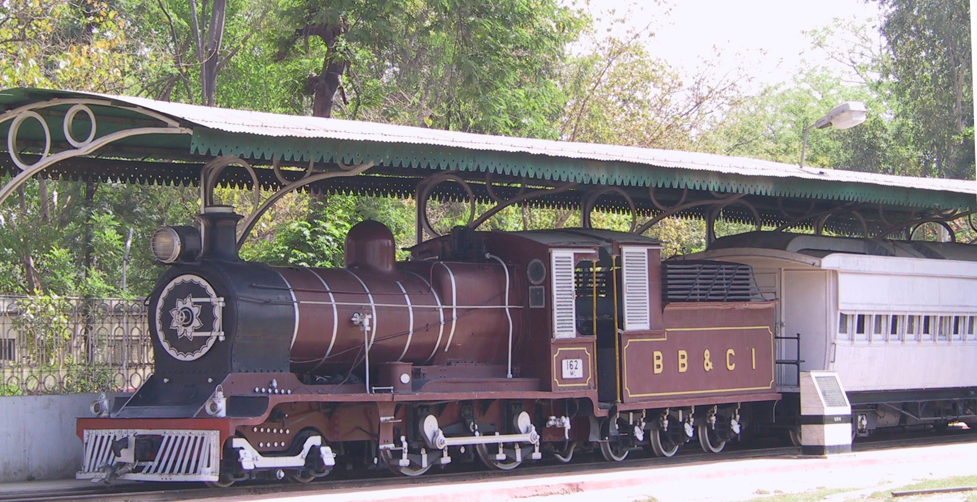 http://upload.wikimedia.org/wikipedia/commons/4/44/M2-162_Indian_Railway_Museum.jpg