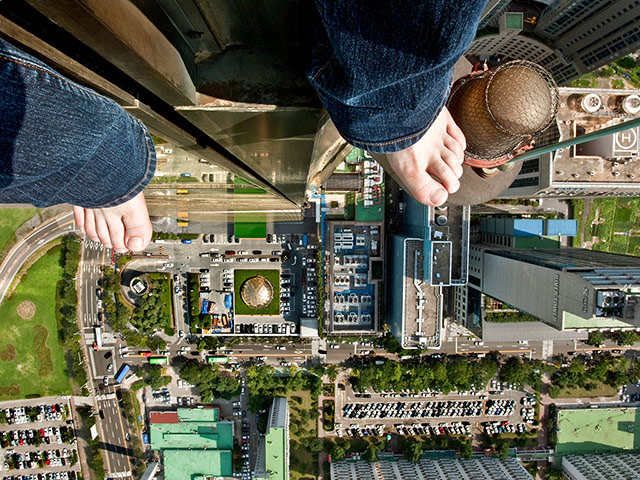 Ahn Jun self-portraits: A vertical shot taken by artist Jun Ahn