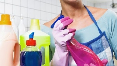 Crisi, calano i lavoratori domestici
Ma è boom di colf e badanti italiane