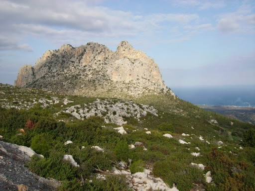 Severný Cyprus pre dobrodruhov: Turistika, jaskyne a objavovanie.