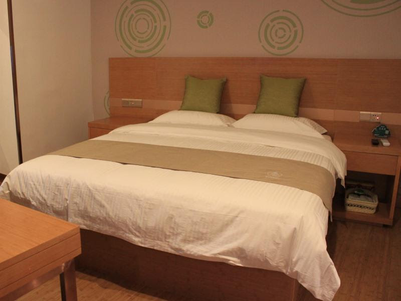 About GreenTree Inn Ningbo Hangzhou Bay New Area Advantage Plaza Hotel