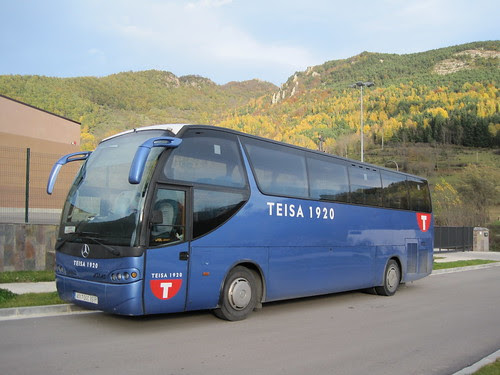 Autobus Mercedes Benz carrossat per Ayats de l'empresa TEISA a Camprodon (Ripollès)