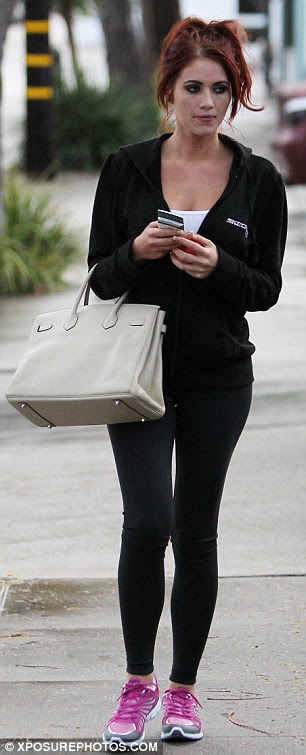 http://i.dailymail.co.uk/i/pix/2011/12/13/article-2073407-0F27E25E00000578-308_306x755.jpg