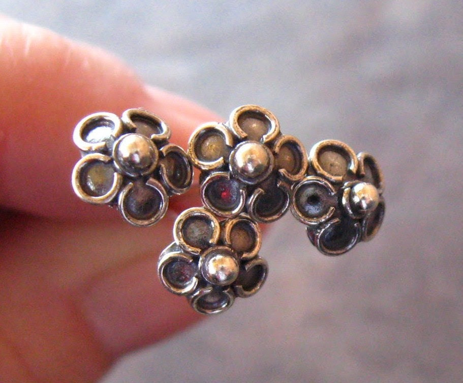 2 Bali Sterling Silver 24 gauge 55mm Headpins with Ornametal Flower - LindenAvenueDesigns 2 Bali Sterling Silver 24 gauge 55mm Headpins with Ornametal Flower - LindenAvenueDesigns