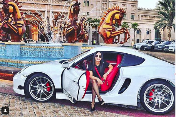 Hoa mắt với câu lạc bộ các quý cô chơi siêu xe ở Dubai: Cuộc sống quá ngắn để lái một chiếc xe nhàm chán - Ảnh 12. Hoa mắt với câu lạc bộ các quý cô chơi siêu xe ở Dubai: Cuộc sống quá ngắn để lái một chiếc xe nhàm chán - Ảnh 12.