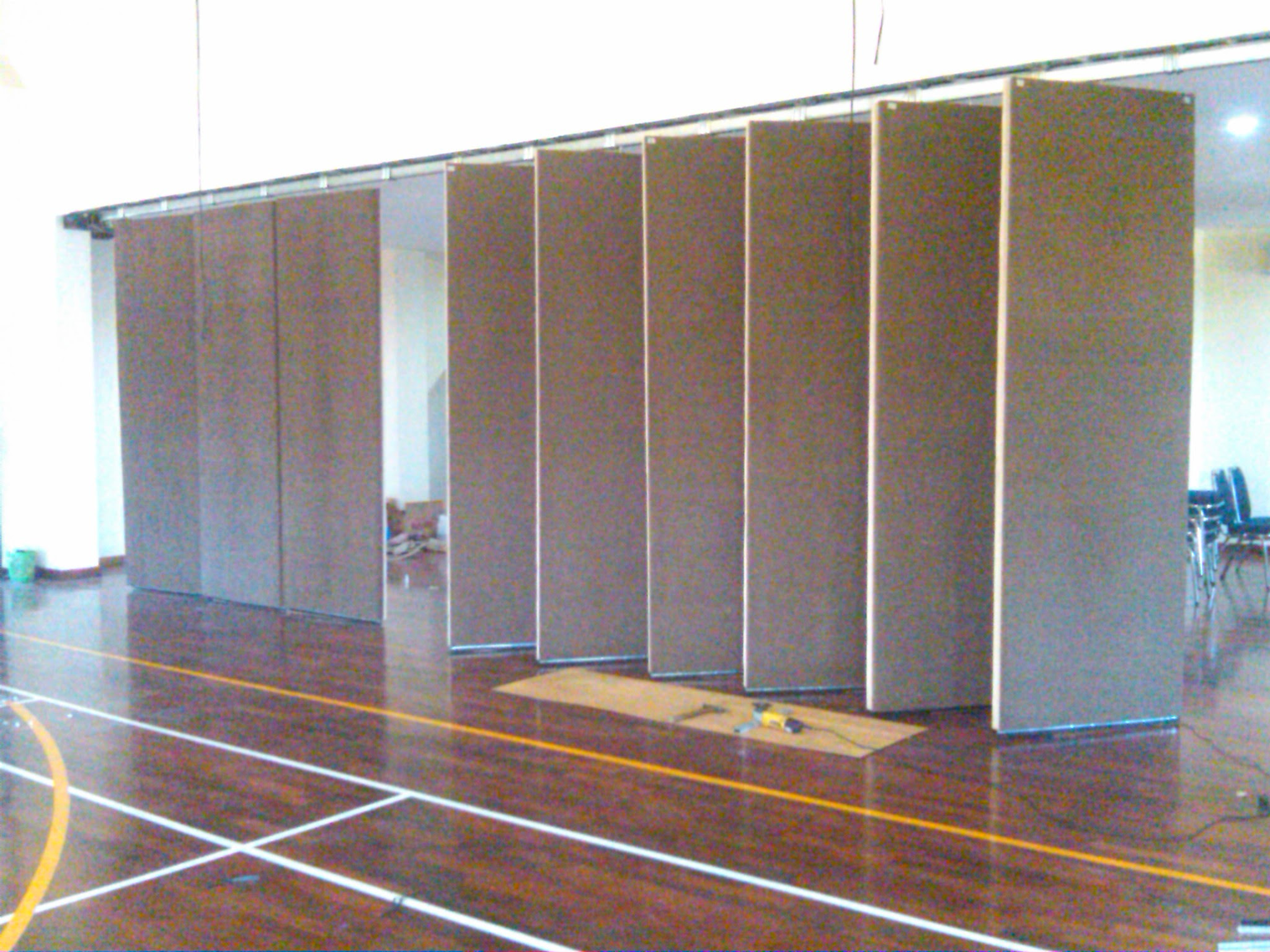 PINTU LIPAT PARTISI SLIDING GESER PENYEKAT RUANGAN PINTU LIPAT PARTISI SLIDING GESER PENYEKAT RUANGAN
