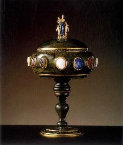 Coupe ovale en agate, entrée dans la collection du cardinal Mazarin et puis dans celle de Louis XIV – Paris, vers 1650 - Paris, Musée du Louvre