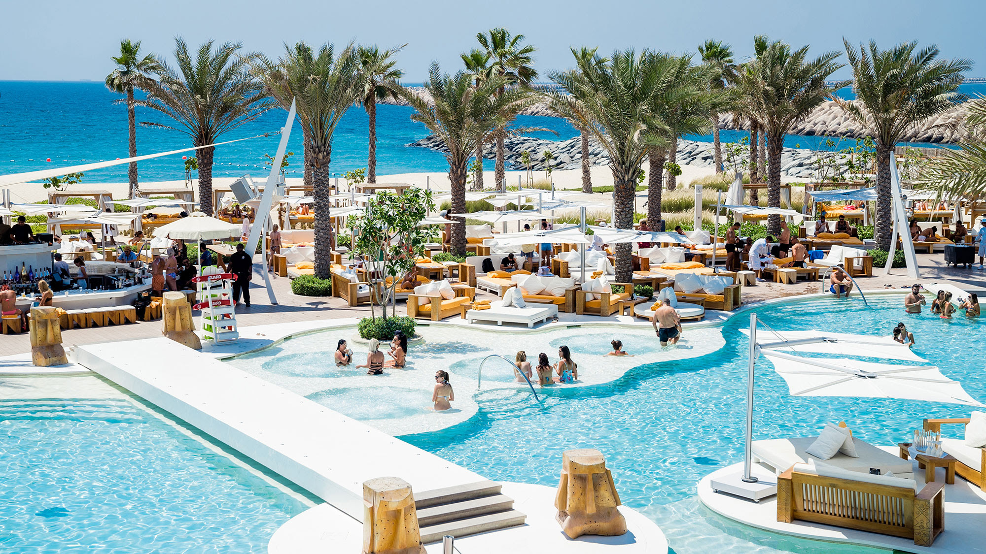 dubai-s-beaches-armani-hotels