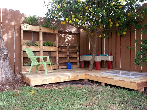 Kid's Pallet Wood Deck W/ PLANTER AND SANDBOX - timgineered.com