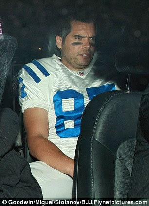 http://i.dailymail.co.uk/i/pix/2011/10/30/article-2055316-0E99EDD300000578-230_306x423.jpg