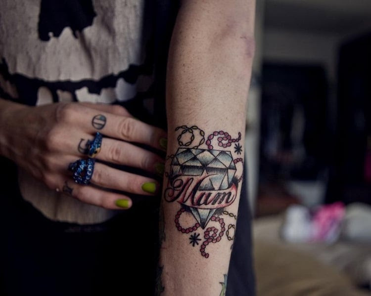 Unterarm tattoo frau schrift