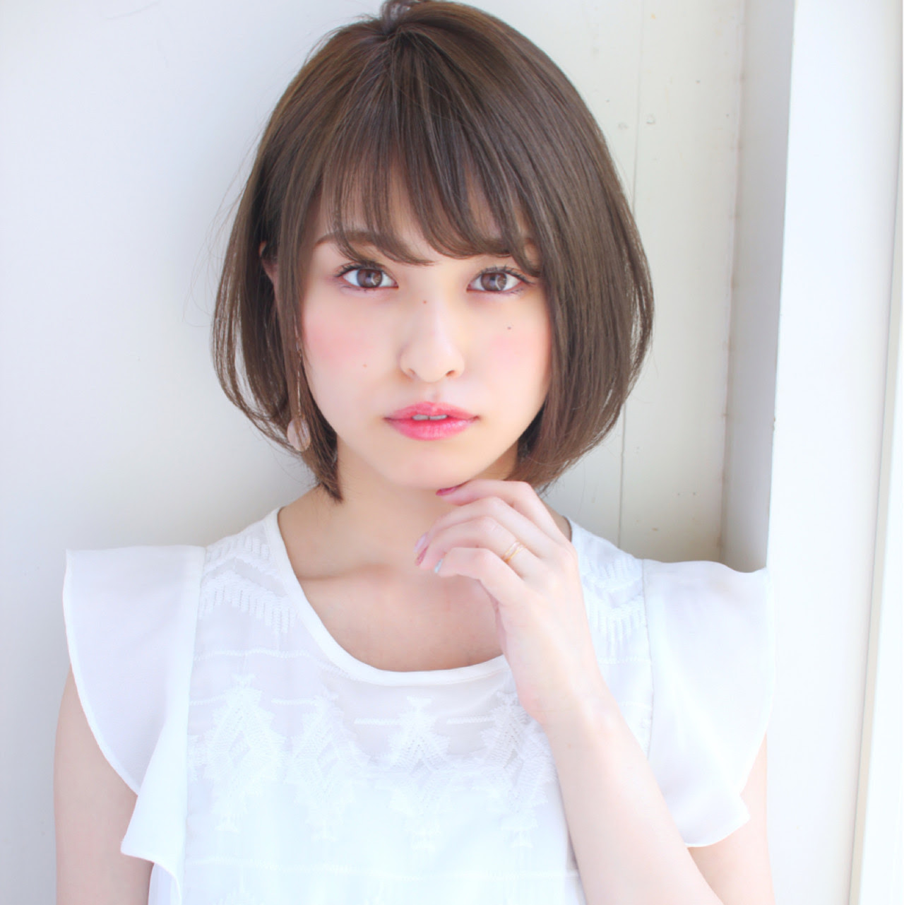 髪型 驚くばかり丸 顔 ストレート ショート 髪型