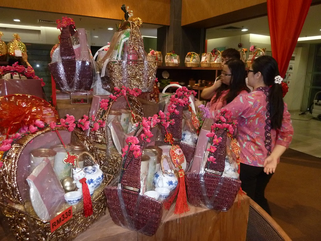 eu yan sang hampers chinese new year