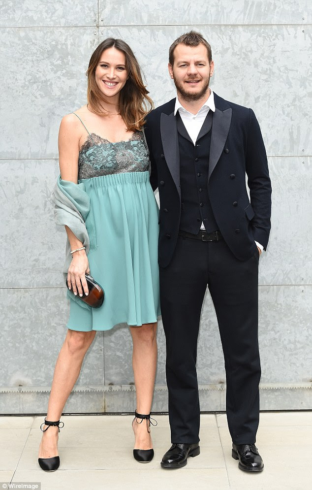 A resposta da Itália à Dermot: host Fator X Alessandro Cattelan participou com sua namorada Ludovica Sauer