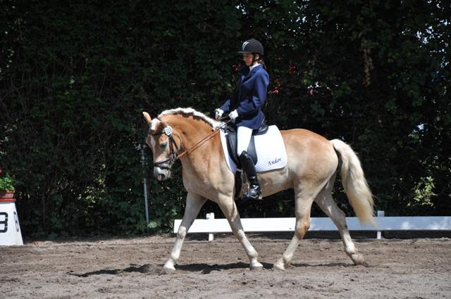 Astrid on Andor (© 2009 by Jolle)