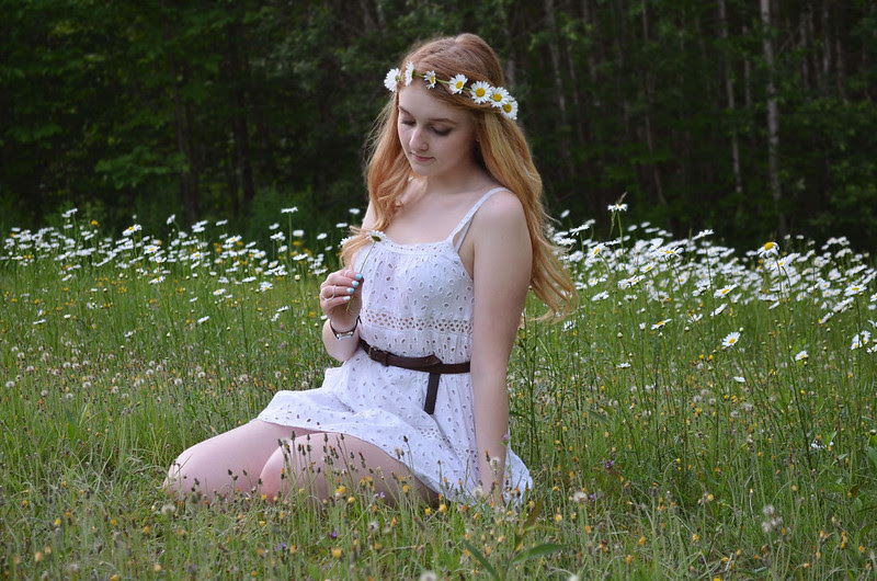 Sleeping in a Field of Daisies | Juliette Laura