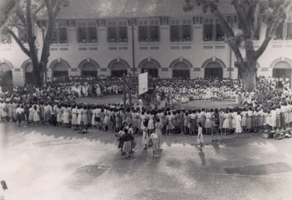 Sân trường Marie Curie