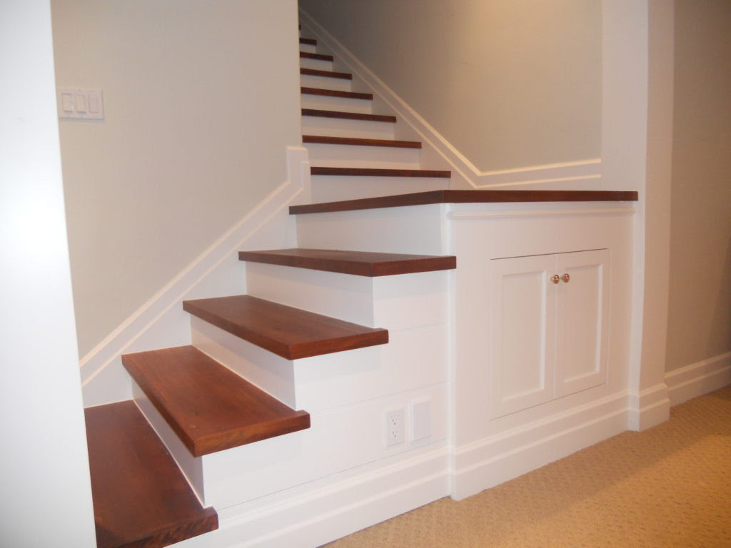 Straight Staircase With Landing - A straight staircase is great for