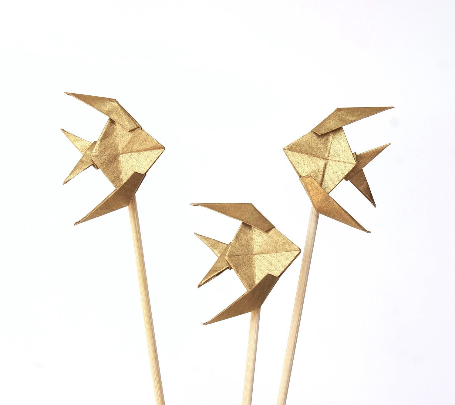 Gold origami fishes pin - MilleGrudicarta