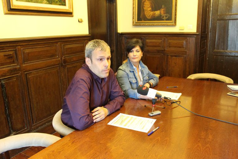 El delegado de Bienestar Social, Sergio Corchón y la responsable del Servicio de Atención Primaria, Mila Holgado. 