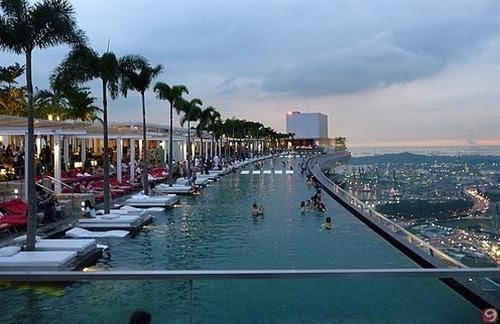 hotel in singapore with pool on roof effaezah em