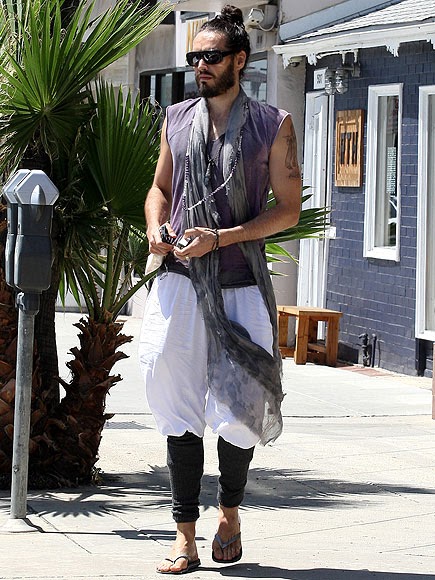 MALE CELEBRITIES: Russell Brand goes Hippie in Los Angeles