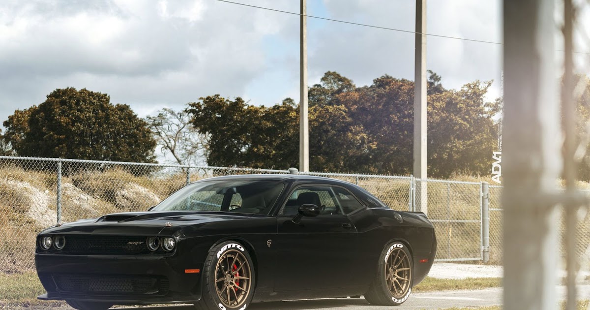 Minimalist Challenger Exterior Accessories for Large Space