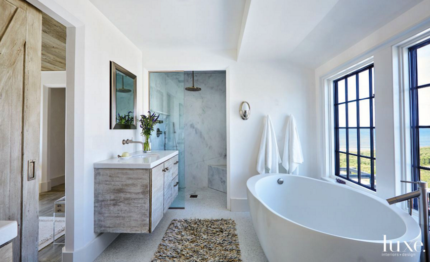 10 Master Bathrooms with Luxurious Freestanding Tubs